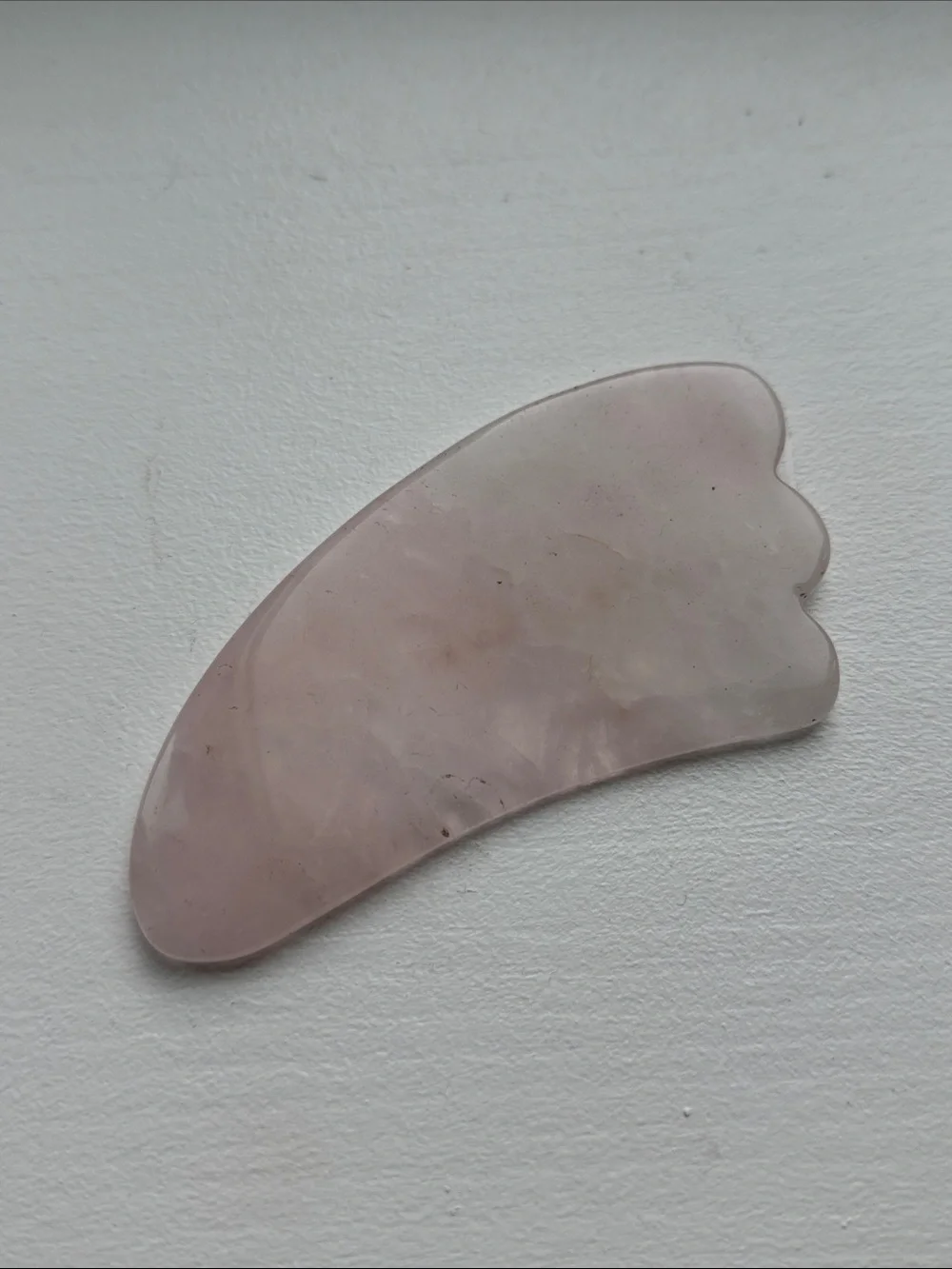 HERBIVORE Rose Quartz Gua Sha - Light Pink